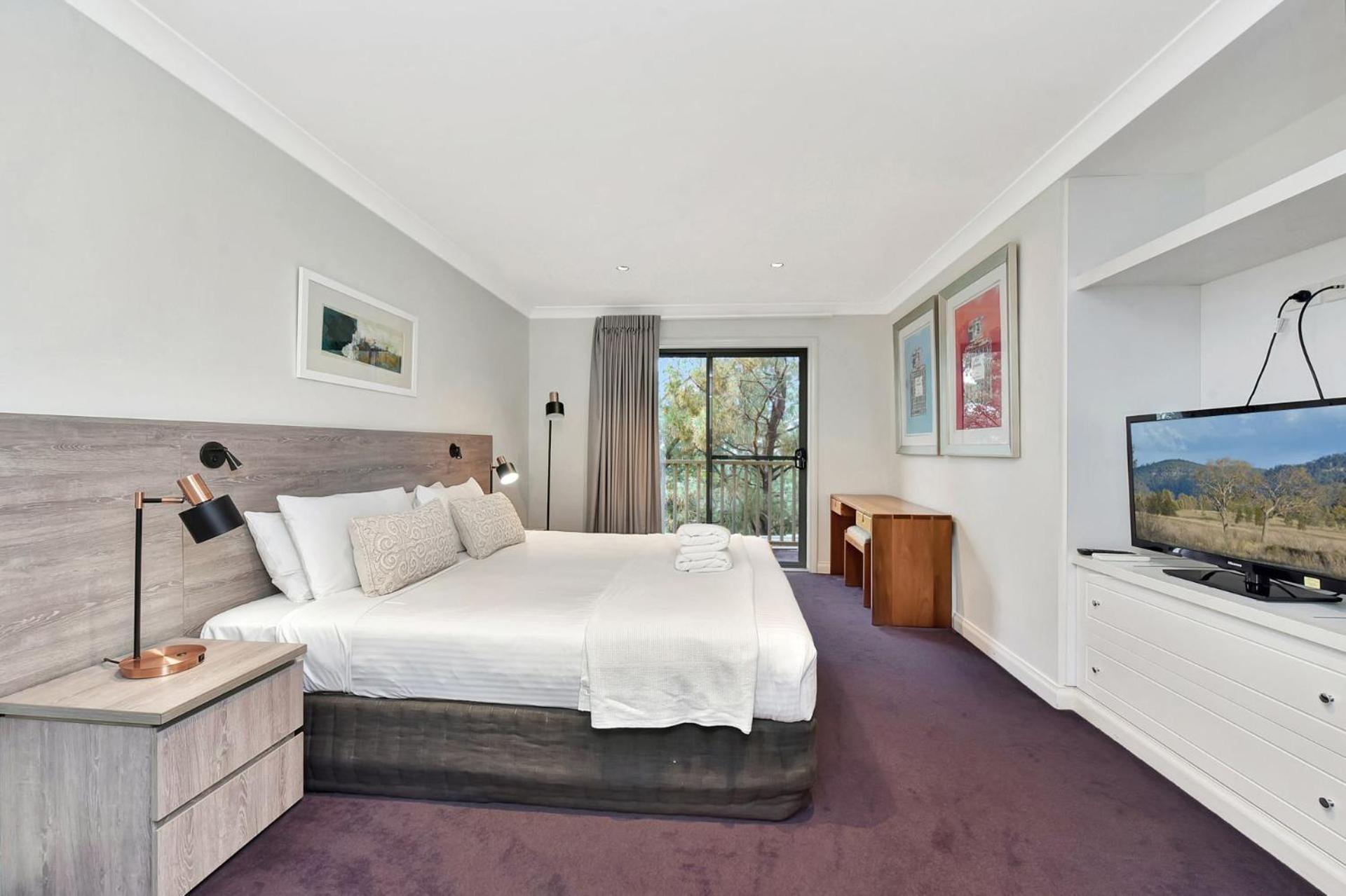 Villa 3br Chardonnay Located Within Cypress Lakes Pokolbin